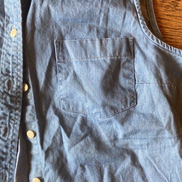 J.Crew Sleeveless chambray button up with tie bottom. Size 10 - Picture 3 of 7
